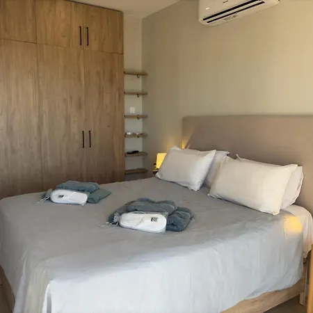 Ocean Sounds, La Roca, 2 Bdr, Pool, Lift