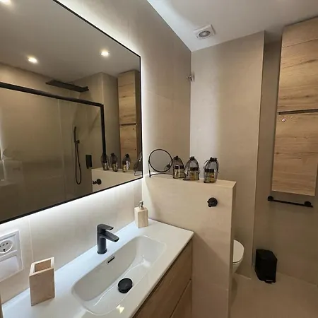 Ocean Sounds, La Roca, 2 Bdr, Pool, Lift * Torremolinos